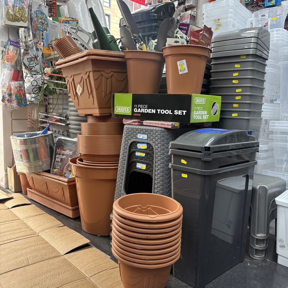 Plant pots and a Draper garden tool set