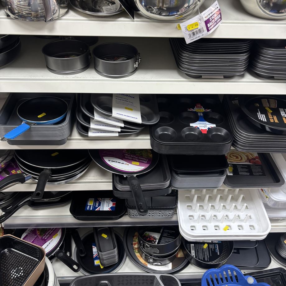 Baking trays and kitchen accessories