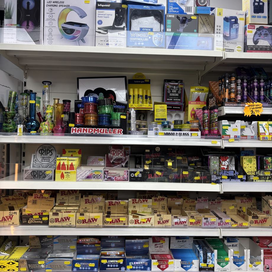 Rolling papers and accessories